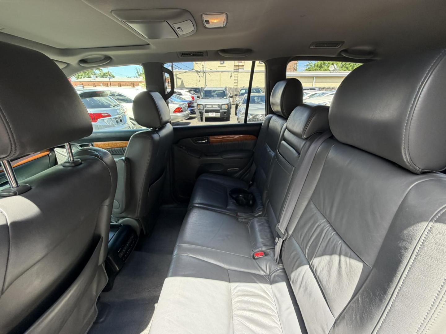 2005 SILVER /Gray Leather Lexus GX 470 Sport Utility (JTJBT20X350) with an 4.7L V8 DOHC 32V engine, 5-Speed Automatic Overdrive transmission, located at 1018 Brunswick Ave, Trenton, NJ, 08638, (609) 989-0900, 40.240086, -74.748085 - A real nice 1 owner Lexus GX that has been well maintained since new! Recently serviced and detailed and ready to go. This one will not last long at all. Please call Anthony to set up an appointment 609-273-5100- Photo#25