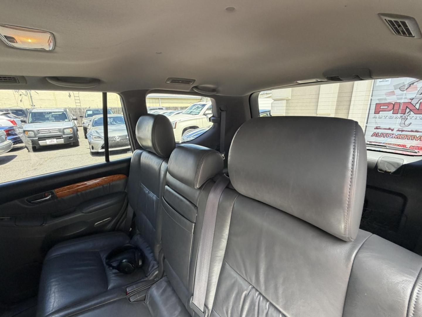 2005 SILVER /Gray Leather Lexus GX 470 Sport Utility (JTJBT20X350) with an 4.7L V8 DOHC 32V engine, 5-Speed Automatic Overdrive transmission, located at 1018 Brunswick Ave, Trenton, NJ, 08638, (609) 989-0900, 40.240086, -74.748085 - A real nice 1 owner Lexus GX that has been well maintained since new! Recently serviced and detailed and ready to go. This one will not last long at all. Please call Anthony to set up an appointment 609-273-5100- Photo#26
