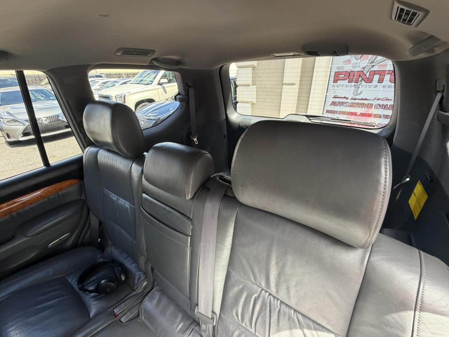 2005 SILVER /Gray Leather Lexus GX 470 Sport Utility (JTJBT20X350) with an 4.7L V8 DOHC 32V engine, 5-Speed Automatic Overdrive transmission, located at 1018 Brunswick Ave, Trenton, NJ, 08638, (609) 989-0900, 40.240086, -74.748085 - A real nice 1 owner Lexus GX that has been well maintained since new! Recently serviced and detailed and ready to go. This one will not last long at all. Please call Anthony to set up an appointment 609-273-5100- Photo#30