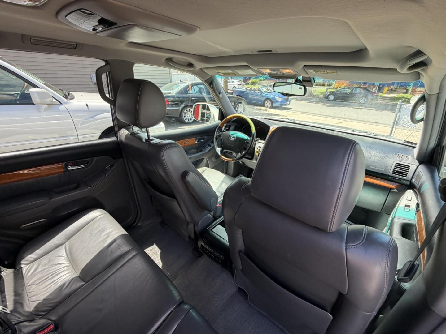 2005 SILVER /Gray Leather Lexus GX 470 Sport Utility (JTJBT20X350) with an 4.7L V8 DOHC 32V engine, 5-Speed Automatic Overdrive transmission, located at 1018 Brunswick Ave, Trenton, NJ, 08638, (609) 989-0900, 40.240086, -74.748085 - A real nice 1 owner Lexus GX that has been well maintained since new! Recently serviced and detailed and ready to go. This one will not last long at all. Please call Anthony to set up an appointment 609-273-5100- Photo#32