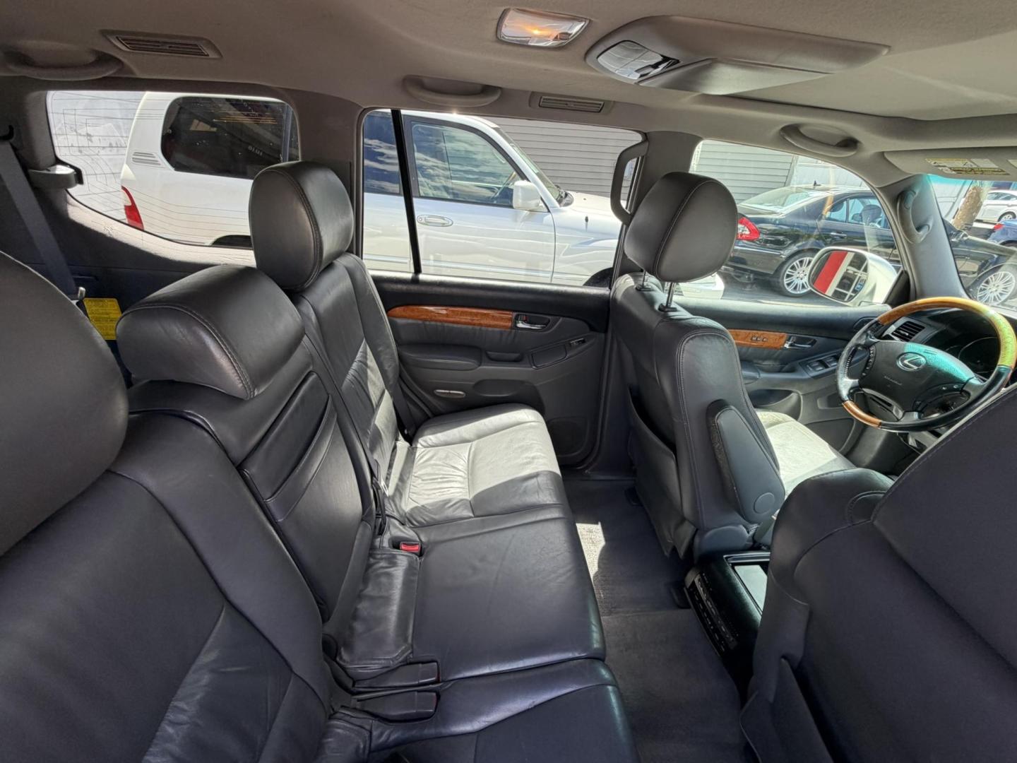 2005 SILVER /Gray Leather Lexus GX 470 Sport Utility (JTJBT20X350) with an 4.7L V8 DOHC 32V engine, 5-Speed Automatic Overdrive transmission, located at 1018 Brunswick Ave, Trenton, NJ, 08638, (609) 989-0900, 40.240086, -74.748085 - A real nice 1 owner Lexus GX that has been well maintained since new! Recently serviced and detailed and ready to go. This one will not last long at all. Please call Anthony to set up an appointment 609-273-5100- Photo#33