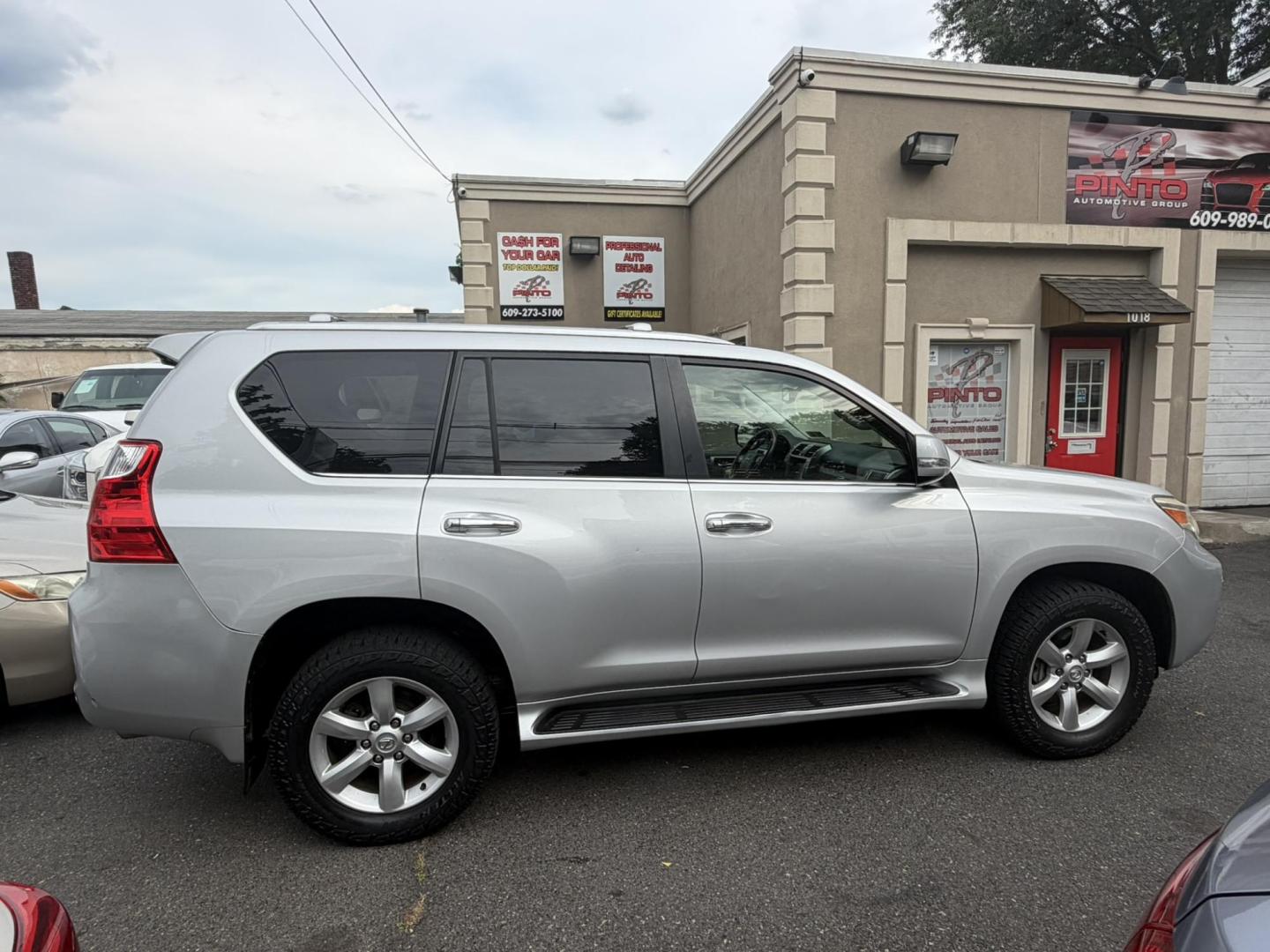 2010 SILVER /Black Leather Lexus GX 460 Sport Utility (JTJBM7FX7A5) with an 4.6L V8 DOHC 32V engine, 6-Speed Automatic transmission, located at 1018 Brunswick Ave, Trenton, NJ, 08638, (609) 989-0900, 40.240086, -74.748085 - Here is a really clean GX that has been serviced up regularly throughout its time, Runs and drives like the day it was new and an absolute must see and drive for yourself! This unit will not last long so please set up an appt. w Anthony to see it, 609-273-5100- Photo#4