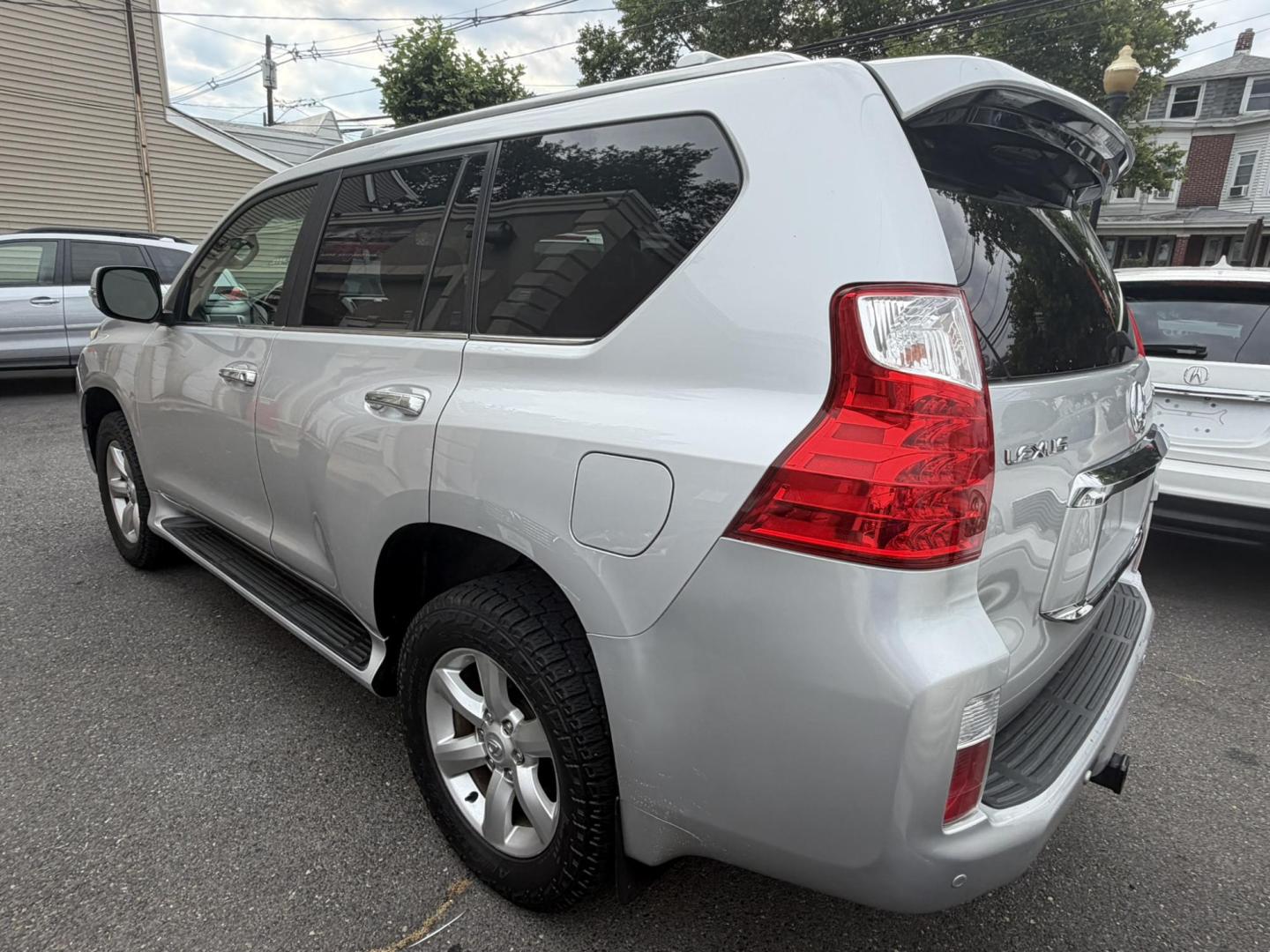 2010 SILVER /Black Leather Lexus GX 460 Sport Utility (JTJBM7FX7A5) with an 4.6L V8 DOHC 32V engine, 6-Speed Automatic transmission, located at 1018 Brunswick Ave, Trenton, NJ, 08638, (609) 989-0900, 40.240086, -74.748085 - Here is a really clean GX that has been serviced up regularly throughout its time, Runs and drives like the day it was new and an absolute must see and drive for yourself! This unit will not last long so please set up an appt. w Anthony to see it, 609-273-5100- Photo#9