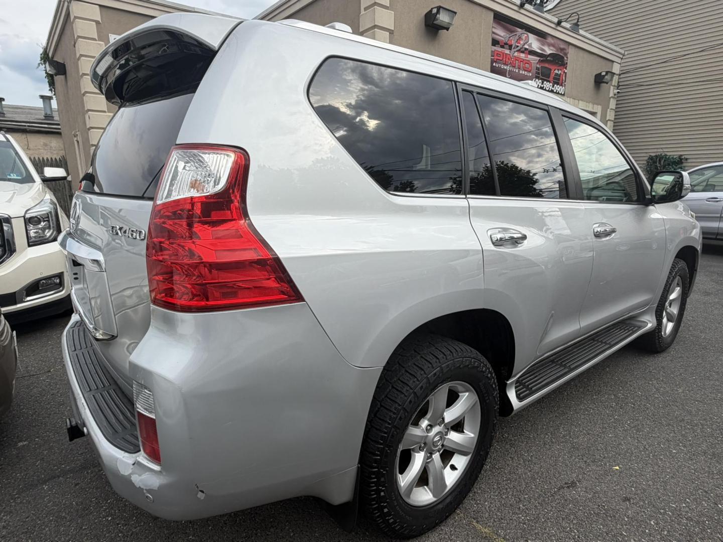 2010 SILVER /Black Leather Lexus GX 460 Sport Utility (JTJBM7FX7A5) with an 4.6L V8 DOHC 32V engine, 6-Speed Automatic transmission, located at 1018 Brunswick Ave, Trenton, NJ, 08638, (609) 989-0900, 40.240086, -74.748085 - Here is a really clean GX that has been serviced up regularly throughout its time, Runs and drives like the day it was new and an absolute must see and drive for yourself! This unit will not last long so please set up an appt. w Anthony to see it, 609-273-5100- Photo#10