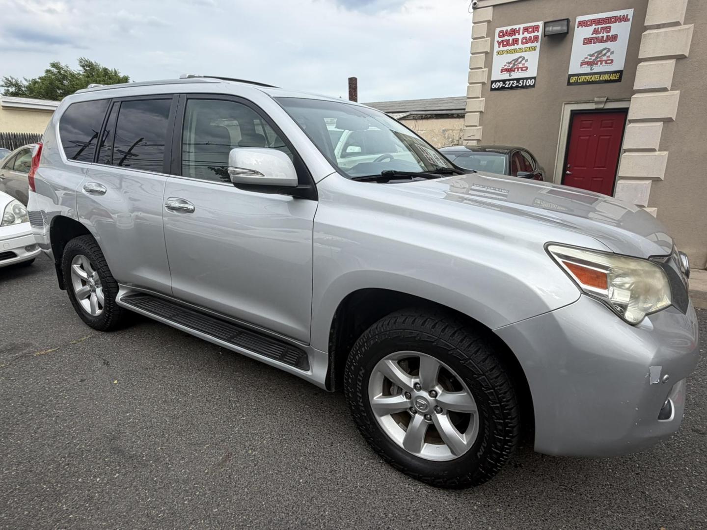 2010 SILVER /Black Leather Lexus GX 460 Sport Utility (JTJBM7FX7A5) with an 4.6L V8 DOHC 32V engine, 6-Speed Automatic transmission, located at 1018 Brunswick Ave, Trenton, NJ, 08638, (609) 989-0900, 40.240086, -74.748085 - Here is a really clean GX that has been serviced up regularly throughout its time, Runs and drives like the day it was new and an absolute must see and drive for yourself! This unit will not last long so please set up an appt. w Anthony to see it, 609-273-5100- Photo#11