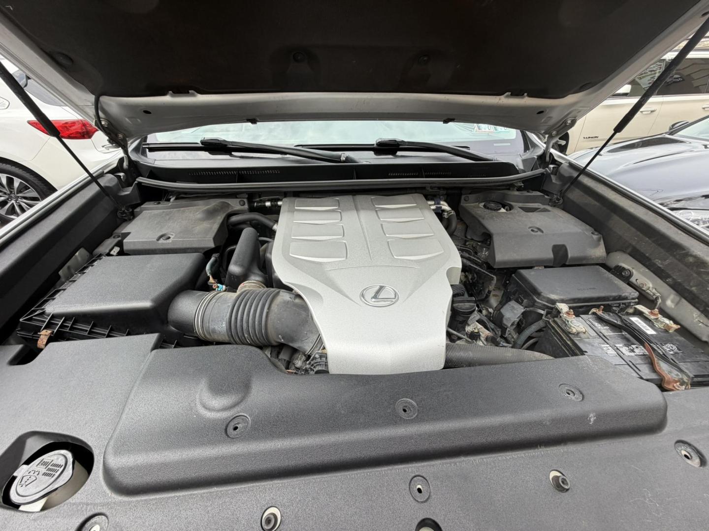 2010 SILVER /Black Leather Lexus GX 460 Sport Utility (JTJBM7FX7A5) with an 4.6L V8 DOHC 32V engine, 6-Speed Automatic transmission, located at 1018 Brunswick Ave, Trenton, NJ, 08638, (609) 989-0900, 40.240086, -74.748085 - Here is a really clean GX that has been serviced up regularly throughout its time, Runs and drives like the day it was new and an absolute must see and drive for yourself! This unit will not last long so please set up an appt. w Anthony to see it, 609-273-5100- Photo#33