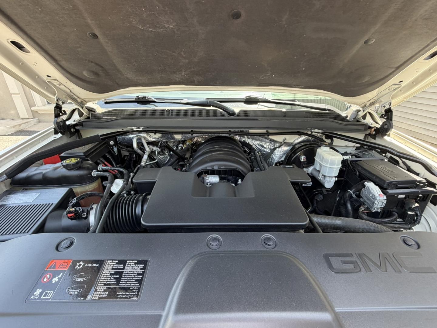 2015 White /Tan GMC Yukon SLT 4WD (1GKS2BKC6FR) with an 5.3L V8 OHV 16V FFV engine, 6-Speed Automatic transmission, located at 1018 Brunswick Ave, Trenton, NJ, 08638, (609) 989-0900, 40.240086, -74.748085 - Here is a super clean and well serviced up GMC Yukon! Fully Loaded and a great color combo for the exterior and interior of this SUV. A must see and drive ASAP as this vehicle will not last long at all, please call Anthony to set up an appt. 609-273-5100- Photo#27