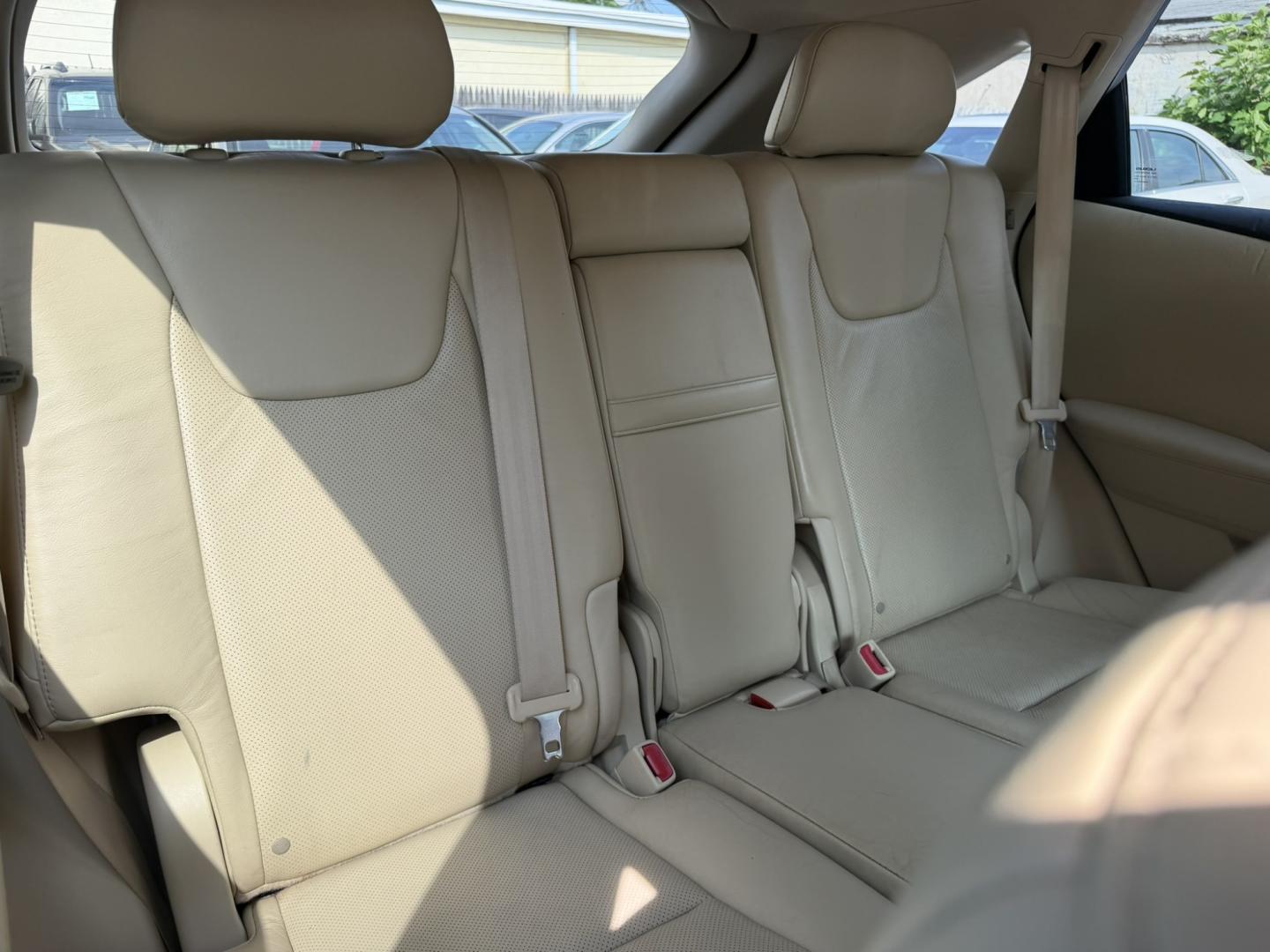2011 Gold /Tan Leather Lexus RX 350 AWD (2T2BK1BA9BC) with an 3.5L V6 DOHC 24V engine, 5A transmission, located at 1018 Brunswick Ave, Trenton, NJ, 08638, (609) 989-0900, 40.240086, -74.748085 - A really clean and well maintained Lexus RX, a must see and drive ASAP! Financing available, call Anthony to set up an appointment to see it, 609-273-5100- Photo#4