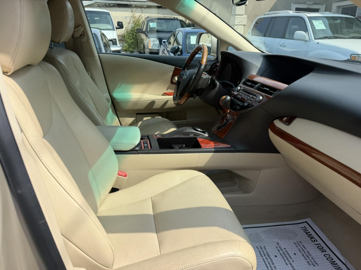 2011 Gold /Tan Leather Lexus RX 350 AWD (2T2BK1BA9BC) with an 3.5L V6 DOHC 24V engine, 5A transmission, located at 1018 Brunswick Ave, Trenton, NJ, 08638, (609) 989-0900, 40.240086, -74.748085 - A really clean and well maintained Lexus RX, a must see and drive ASAP! Financing available, call Anthony to set up an appointment to see it, 609-273-5100- Photo#12