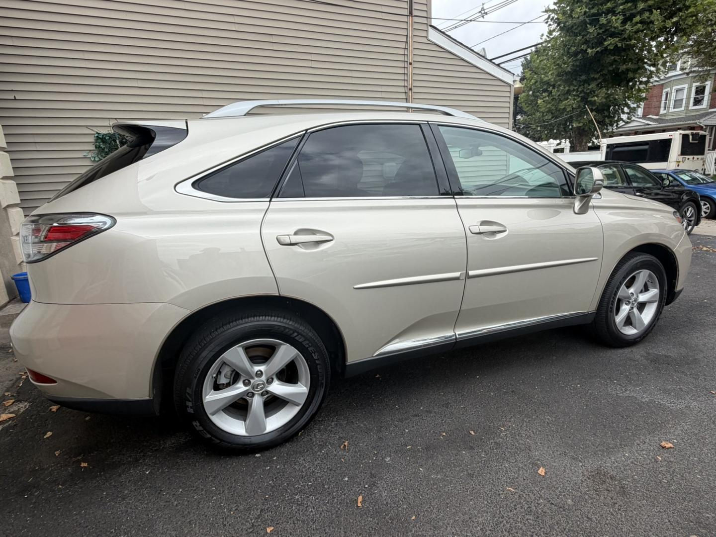 2011 Gold /Tan Leather Lexus RX 350 AWD (2T2BK1BA9BC) with an 3.5L V6 DOHC 24V engine, 5A transmission, located at 1018 Brunswick Ave, Trenton, NJ, 08638, (609) 989-0900, 40.240086, -74.748085 - A really clean and well maintained Lexus RX, a must see and drive ASAP! Financing available, call Anthony to set up an appointment to see it, 609-273-5100- Photo#17