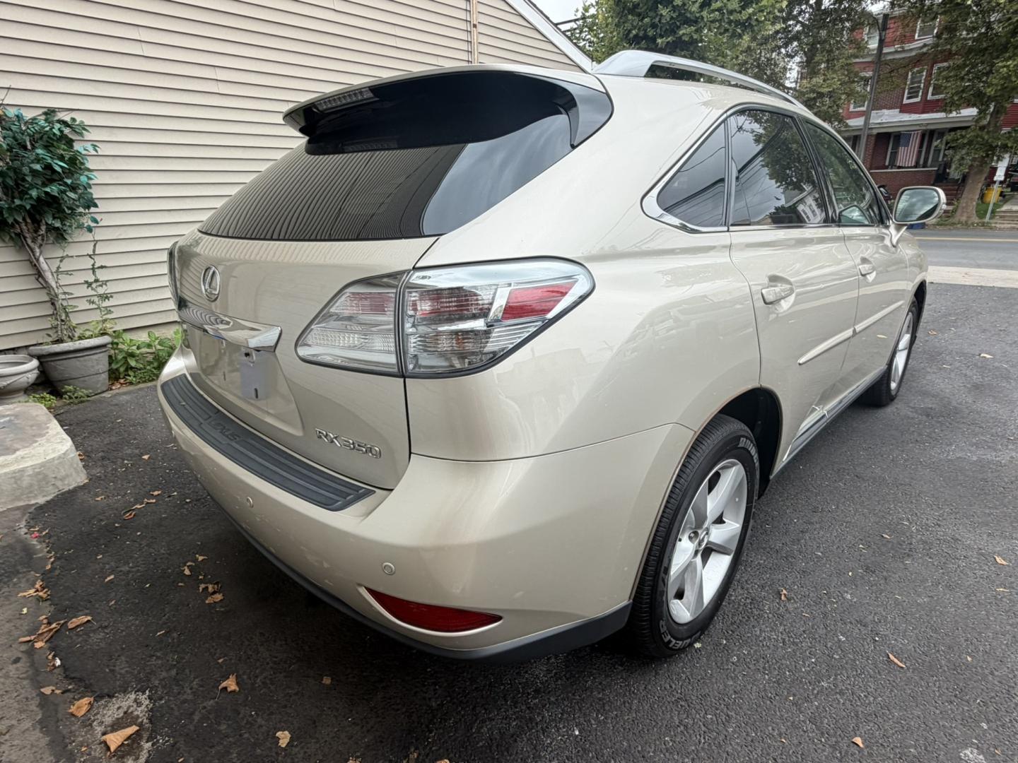 2011 Gold /Tan Leather Lexus RX 350 AWD (2T2BK1BA9BC) with an 3.5L V6 DOHC 24V engine, 5A transmission, located at 1018 Brunswick Ave, Trenton, NJ, 08638, (609) 989-0900, 40.240086, -74.748085 - A really clean and well maintained Lexus RX, a must see and drive ASAP! Financing available, call Anthony to set up an appointment to see it, 609-273-5100- Photo#18