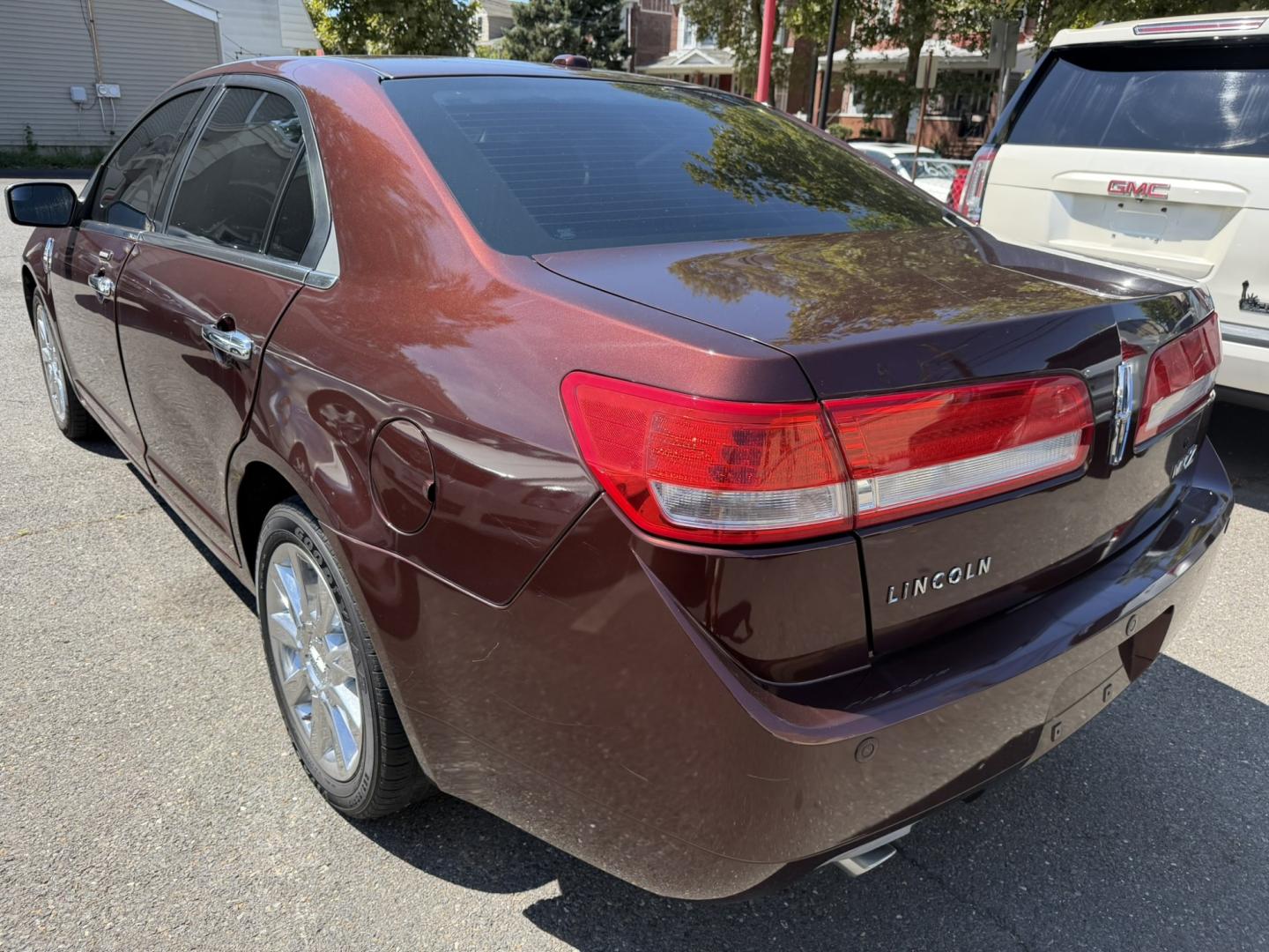 2012 /Black Leather Lincoln MKZ FWD (3LNHL2GC2CR) with an 3.5L V6 DOHC 24V engine, 6A transmission, located at 1018 Brunswick Ave, Trenton, NJ, 08638, (609) 989-0900, 40.240086, -74.748085- Photo#6