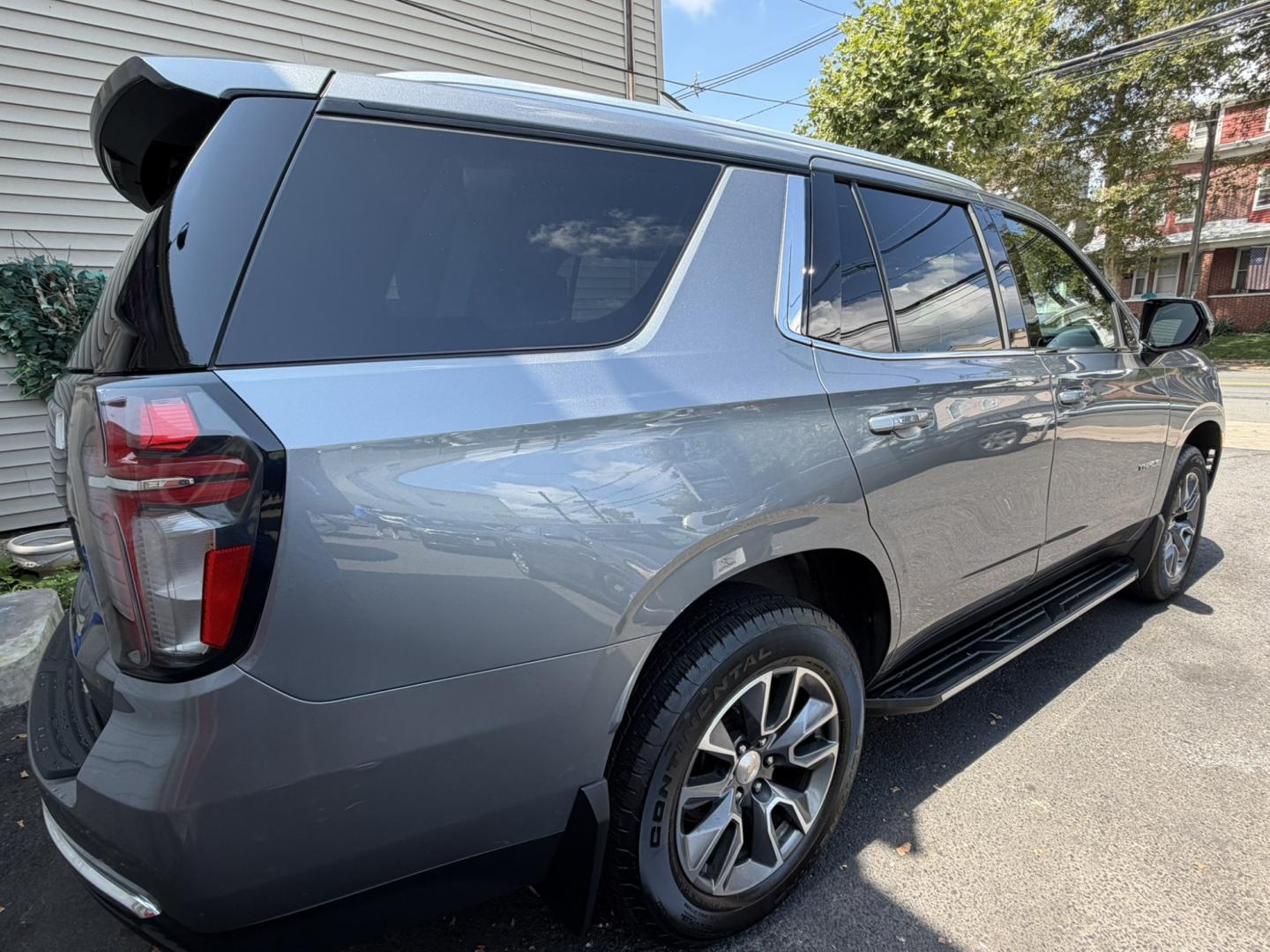 2022 GRAY /Black Leather Chevrolet Tahoe LT 4WD (1GNSKNKD1NR) with an 5.3L V8 OHV 16V engine, 10A transmission, located at 1018 Brunswick Ave, Trenton, NJ, 08638, (609) 989-0900, 40.240086, -74.748085- Photo#3