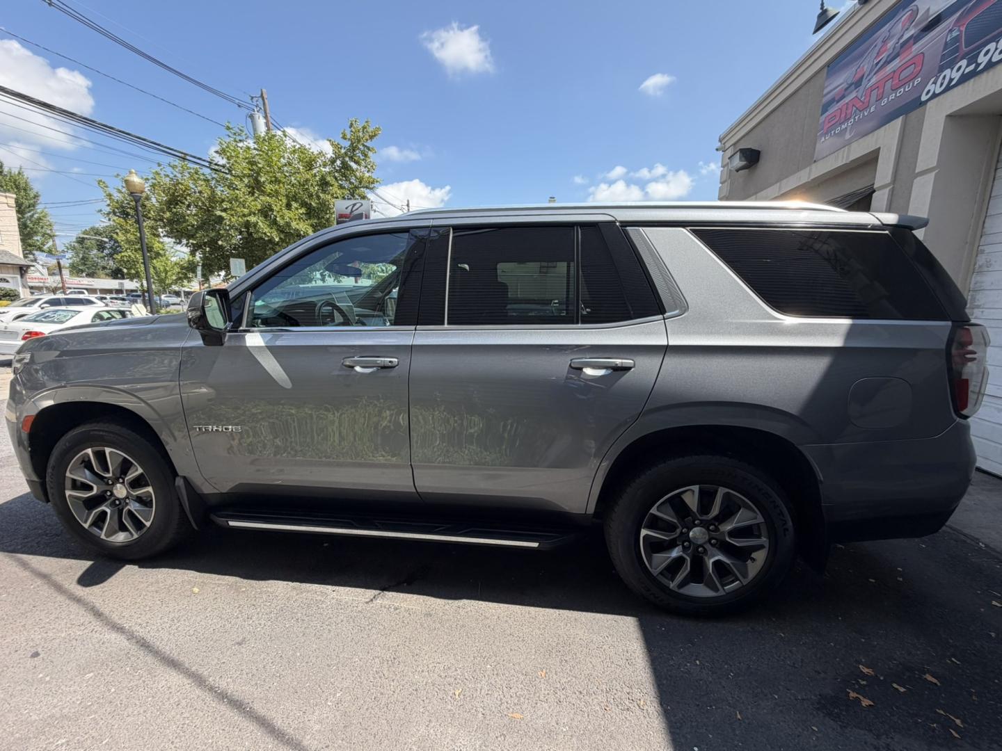 2022 GRAY /Black Leather Chevrolet Tahoe LT 4WD (1GNSKNKD1NR) with an 5.3L V8 OHV 16V engine, 10A transmission, located at 1018 Brunswick Ave, Trenton, NJ, 08638, (609) 989-0900, 40.240086, -74.748085- Photo#1