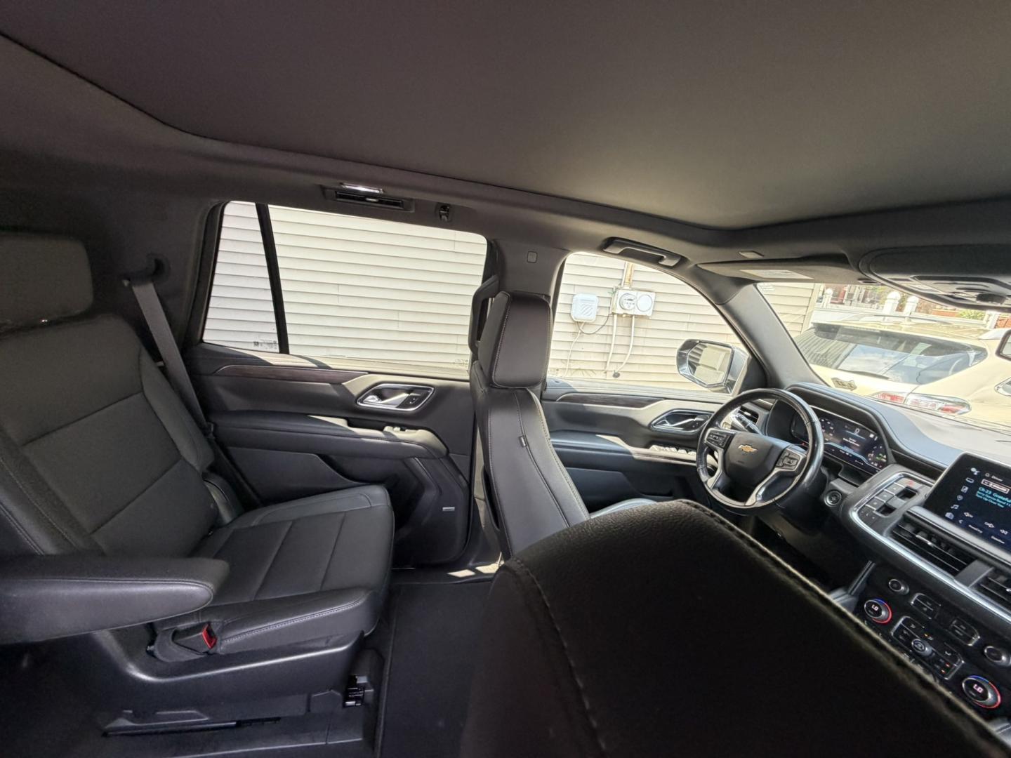 2022 GRAY /Black Leather Chevrolet Tahoe LT 4WD (1GNSKNKD1NR) with an 5.3L V8 OHV 16V engine, 10A transmission, located at 1018 Brunswick Ave, Trenton, NJ, 08638, (609) 989-0900, 40.240086, -74.748085- Photo#15