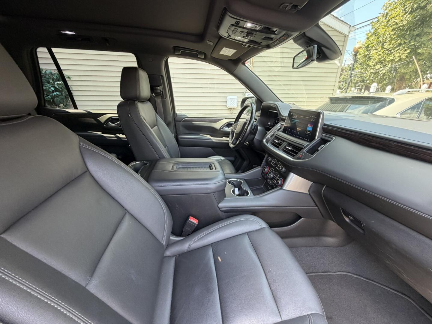 2022 GRAY /Black Leather Chevrolet Tahoe LT 4WD (1GNSKNKD1NR) with an 5.3L V8 OHV 16V engine, 10A transmission, located at 1018 Brunswick Ave, Trenton, NJ, 08638, (609) 989-0900, 40.240086, -74.748085- Photo#17