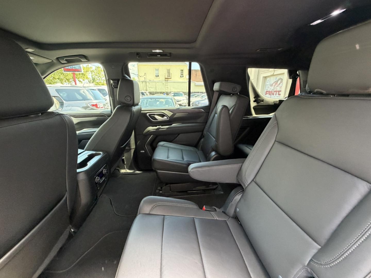 2022 GRAY /Black Leather Chevrolet Tahoe LT 4WD (1GNSKNKD1NR) with an 5.3L V8 OHV 16V engine, 10A transmission, located at 1018 Brunswick Ave, Trenton, NJ, 08638, (609) 989-0900, 40.240086, -74.748085- Photo#27