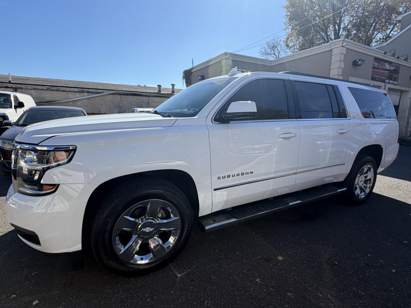 2018 White Chevrolet Suburban LT 4WD (1GNSKHKC8JR) with an 5.3L V8 OHV 16V engine, 6A transmission, located at 1018 Brunswick Ave, Trenton, NJ, 08638, (609) 989-0900, 40.240086, -74.748085- Photo#1