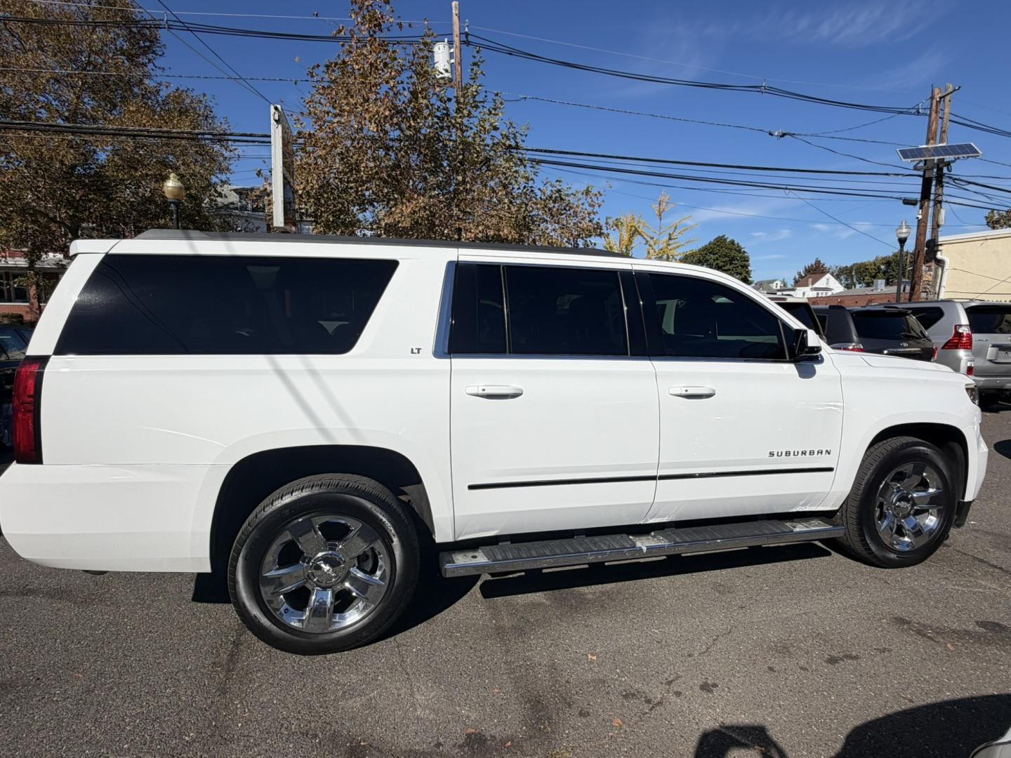 2018 White Chevrolet Suburban LT 4WD (1GNSKHKC8JR) with an 5.3L V8 OHV 16V engine, 6A transmission, located at 1018 Brunswick Ave, Trenton, NJ, 08638, (609) 989-0900, 40.240086, -74.748085- Photo#7