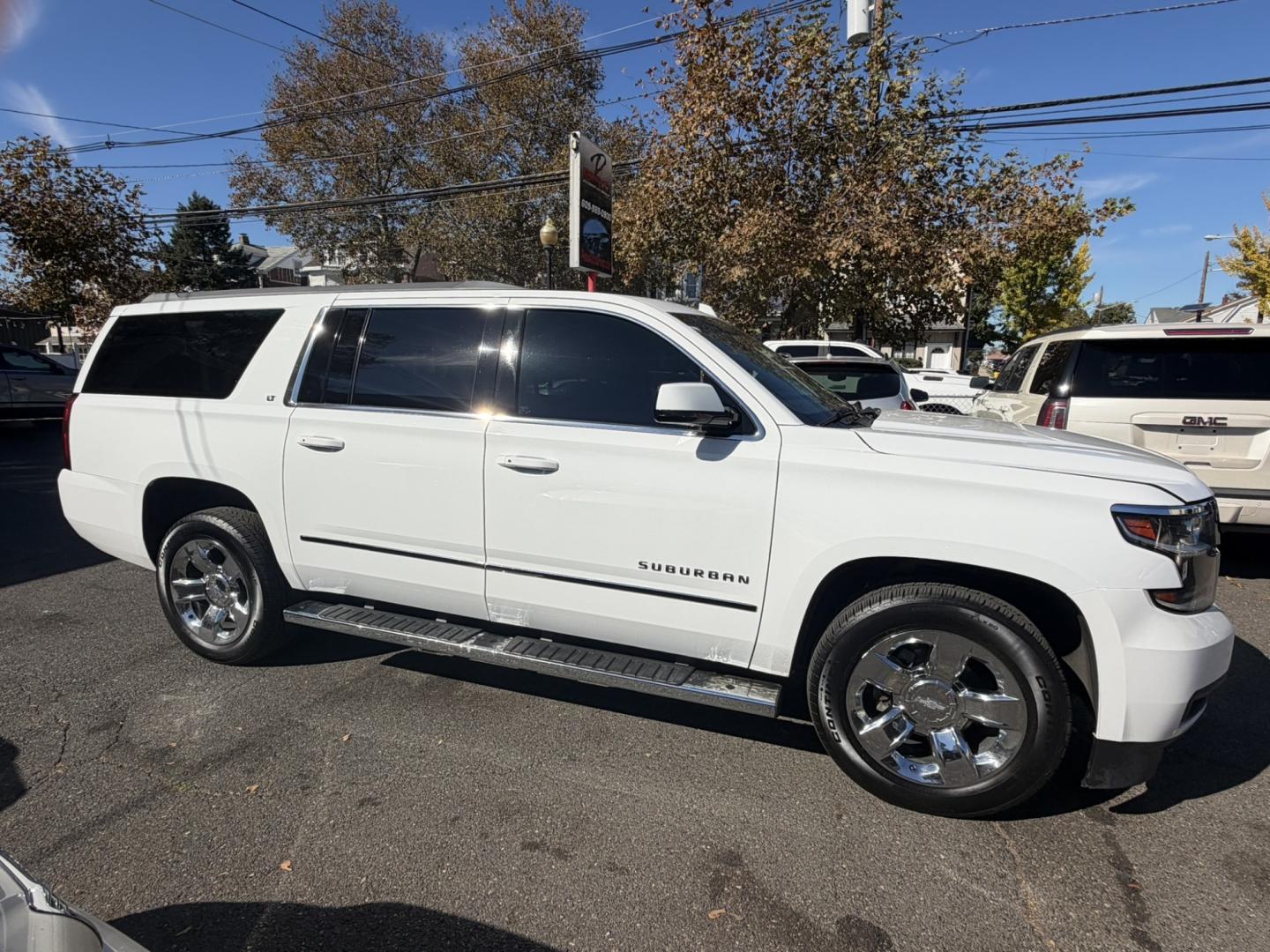 2018 White Chevrolet Suburban LT 4WD (1GNSKHKC8JR) with an 5.3L V8 OHV 16V engine, 6A transmission, located at 1018 Brunswick Ave, Trenton, NJ, 08638, (609) 989-0900, 40.240086, -74.748085- Photo#9